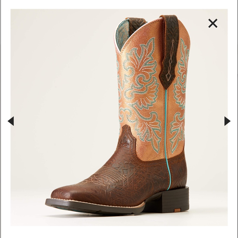 NWT Women’s Ariat Square Toe Cowboy Boots